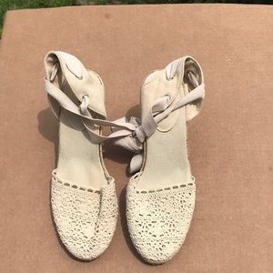 Apt. 9 wedged espadrille shoes w/ knitted top 10